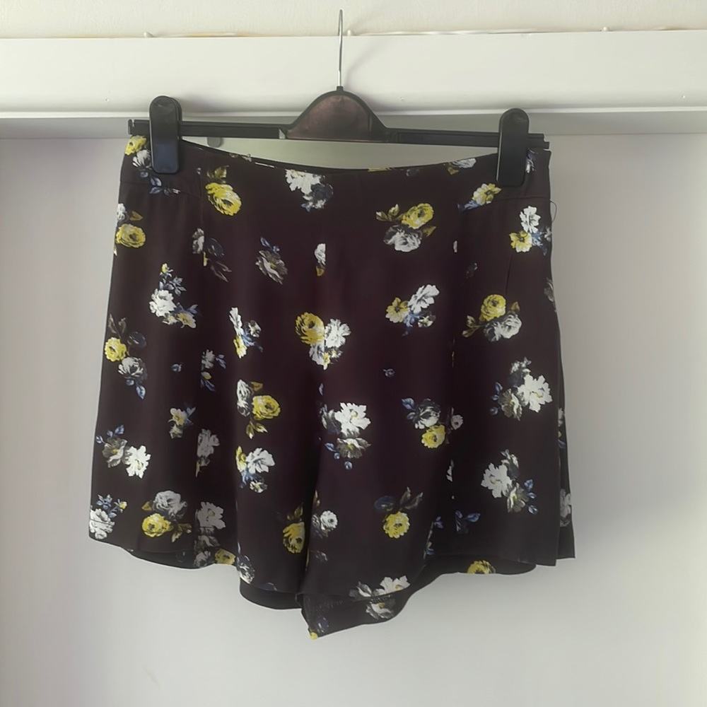 Nunui Floral Navy Blue Womens Shorts AU 12 - Blue with colourful flowers - Picture 1 of 16